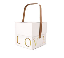 Подарункова коробка з ручкою LOVE біла, L – 18,5х18,5х19 см