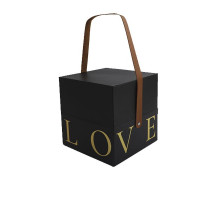 Подарункова коробка з ручкою LOVE чорна, L – 18,5х18,5х19 см
