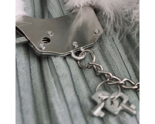 Наручники металеві Adrien Lastic Handcuffs White з білим пухнастим оздобленням