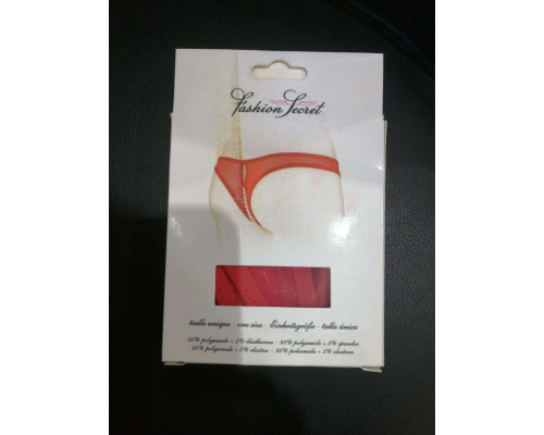 Трусики с жемчугом и доступом Fashion Secret Sophie Red (дефект упаковки)